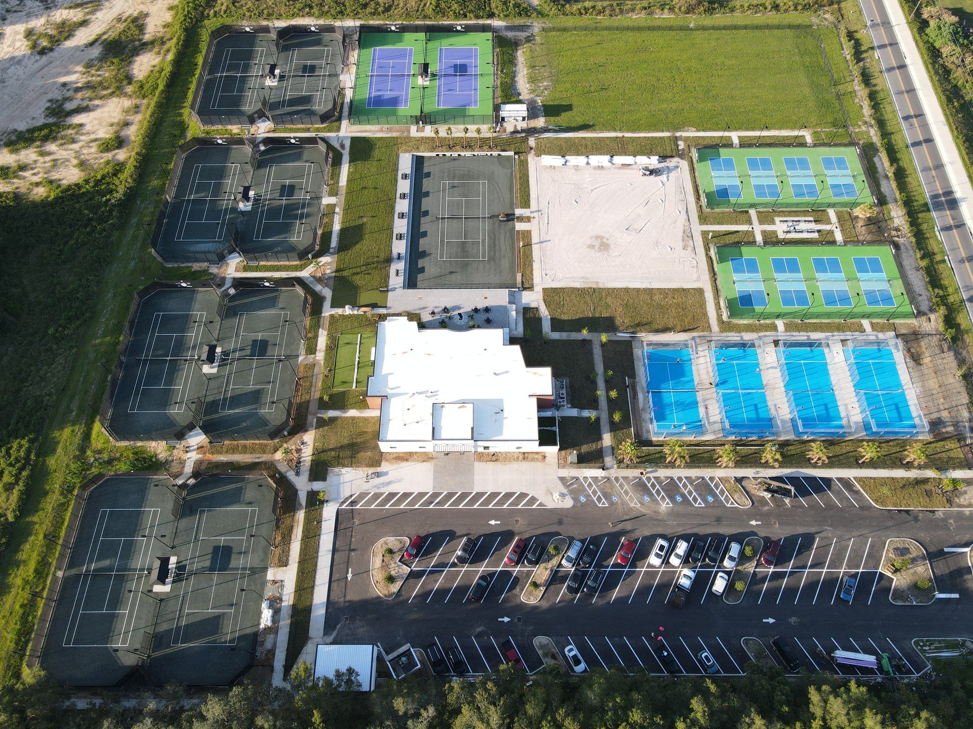 Tennis complex