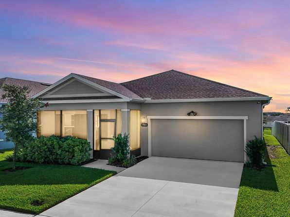 image features a modern, charming single-family home that reflects the type of properties buyers can expect in Zephyrhills. It works well within your blog to illustrate sections like "What buyers are looking for" or "Homes that stand out in the market."